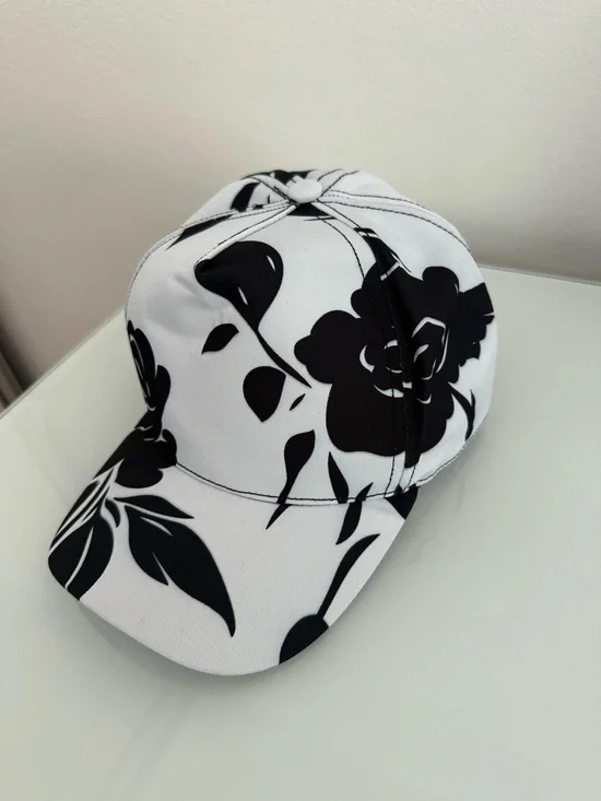 Women's Unbranded floral cap, black and white, new without tags. - Picture 3 of 6